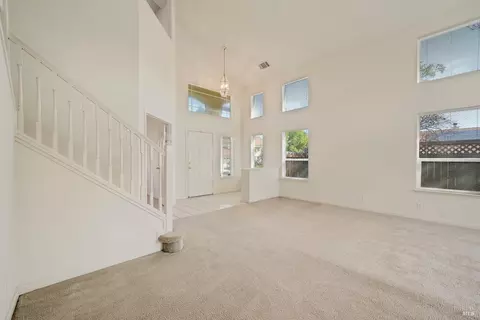 Living - 836 Kells Cir, Vacaville, CA 95688 photo 3 of 8
