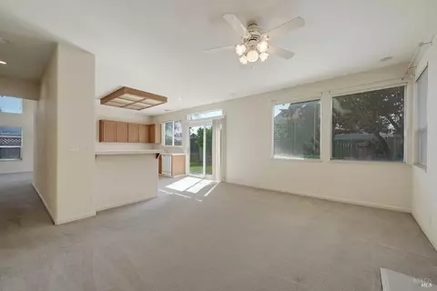 Living - 836 Kells Cir, Vacaville, CA 95688 photo 4 of 8