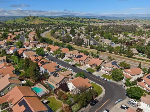 View/Area - 836 Kells Cir, Vacaville, CA 95688 photo 4 of 5