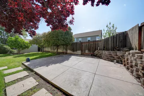 Exterior - 836 Kells Cir, Vacaville, CA 95688 photo 9 of 11