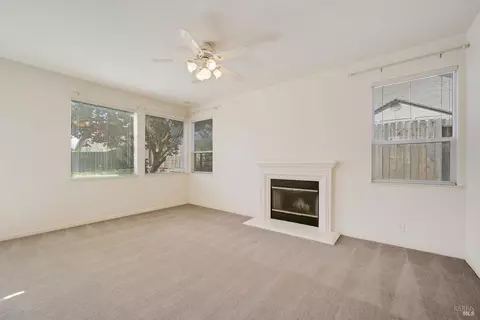 Living - 836 Kells Cir, Vacaville, CA 95688 photo 5 of 8