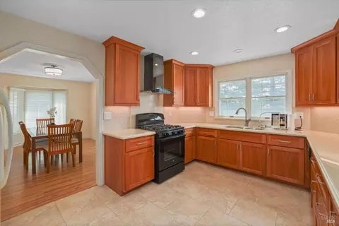 Kitchen - 975 Mayfair Dr, Dixon, CA 95620 photo 2 of 3