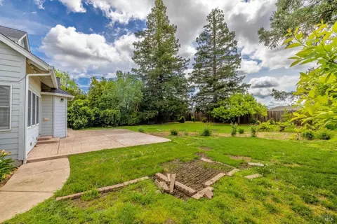 Exterior - 975 Mayfair Dr, Dixon, CA 95620 photo 12 of 19