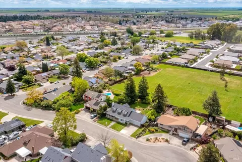 View/Area - 975 Mayfair Dr, Dixon, CA 95620 photo 6 of 9