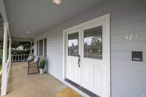 Exterior - 975 Mayfair Dr, Dixon, CA 95620 photo 6 of 19