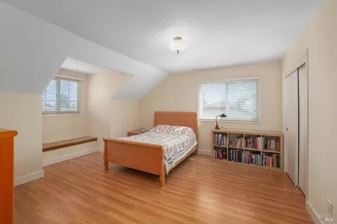 Bedroom - 975 Mayfair Dr, Dixon, CA 95620 photo 3 of 4