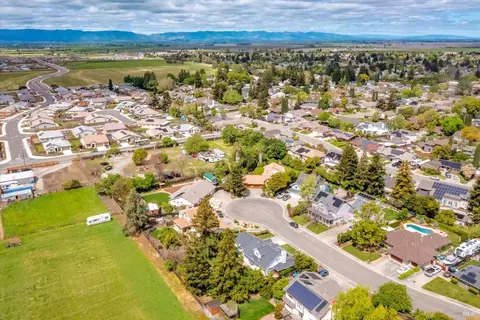 View/Area - 975 Mayfair Dr, Dixon, CA 95620 photo 8 of 9