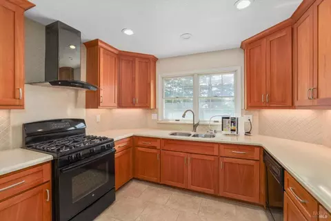 Kitchen - 975 Mayfair Dr, Dixon, CA 95620 photo 3 of 3