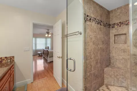 Bath - 975 Mayfair Dr, Dixon, CA 95620 photo 2 of 5