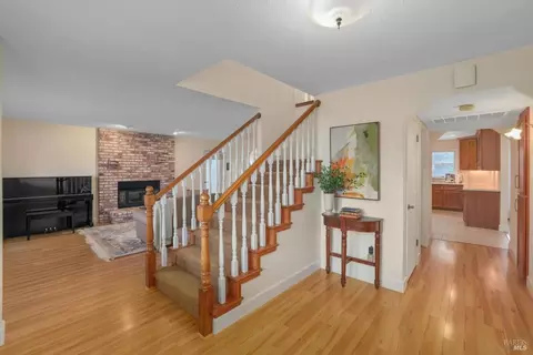 Entry Way - 975 Mayfair Dr, Dixon, CA 95620 photo 1 of 3