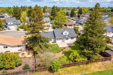 View/Area - 975 Mayfair Dr, Dixon, CA 95620 photo 2 of 9