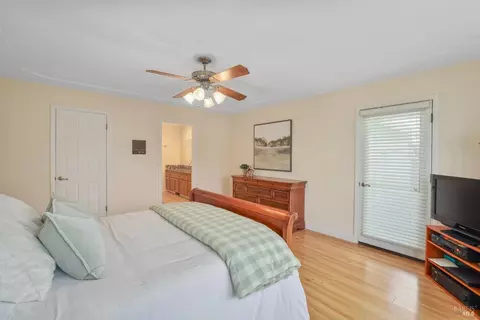 Bedroom - 975 Mayfair Dr, Dixon, CA 95620 photo 2 of 4