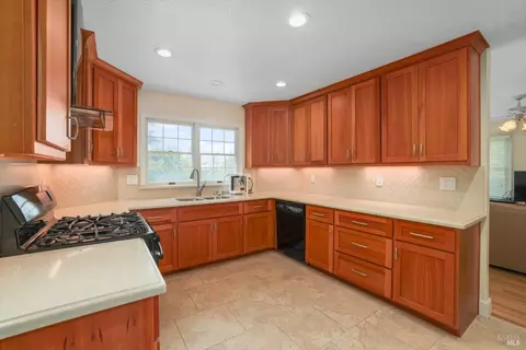 Kitchen - 975 Mayfair Dr, Dixon, CA 95620 photo 1 of 3