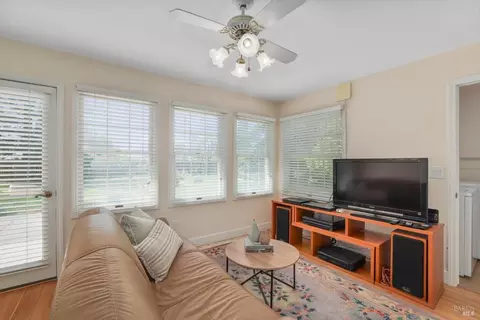 Living - 975 Mayfair Dr, Dixon, CA 95620 photo 5 of 5