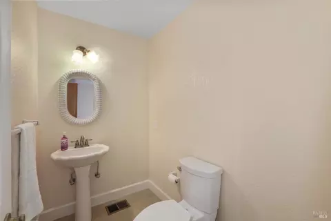 Bath - 975 Mayfair Dr, Dixon, CA 95620 photo 1 of 5