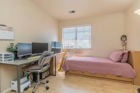 Bedroom - 832 Basalt Dr, Vallejo, CA 94589 photo 5 of 6