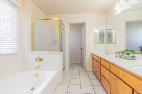 Bath - 832 Basalt Dr, Vallejo, CA 94589 photo 1 of 3