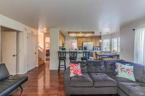 Living - 832 Basalt Dr, Vallejo, CA 94589 photo 3 of 3