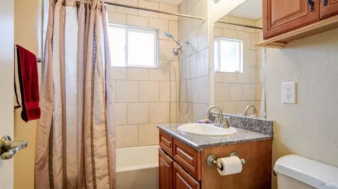Bath - 137 University Ave, Vallejo, CA 94591 photo 2 of 2
