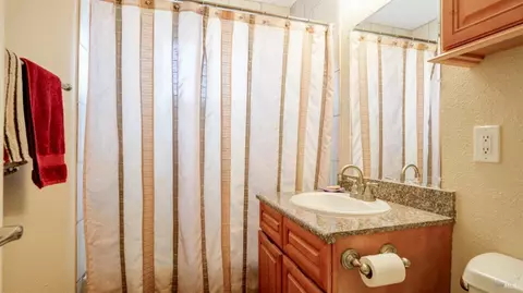 Bath - 137 University Ave, Vallejo, CA 94591 photo 1 of 2