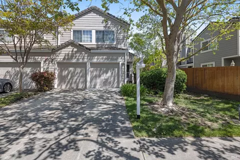 1737 Madeira Cir, Petaluma, CA 94954