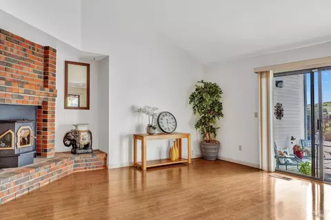 Living - 101 Ancheta Pl, Vallejo, CA 94591 photo 3 of 5