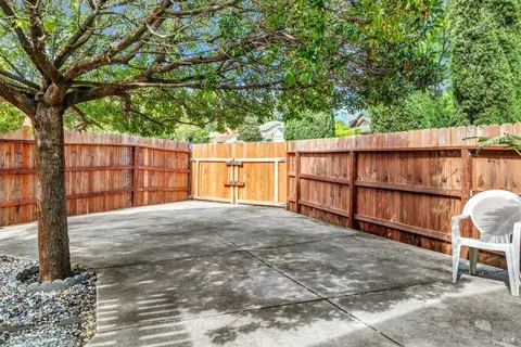 Exterior - 101 Ancheta Pl, Vallejo, CA 94591 photo 6 of 8