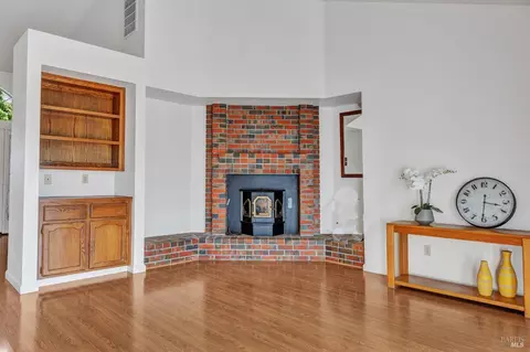 Living - 101 Ancheta Pl, Vallejo, CA 94591 photo 4 of 5