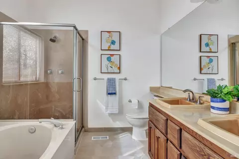 Bath - 101 Ancheta Pl, Vallejo, CA 94591 photo 1 of 4