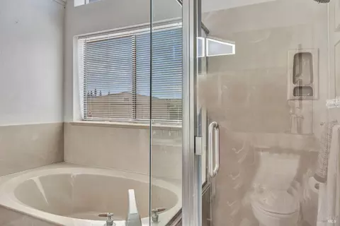Bath - 101 Ancheta Pl, Vallejo, CA 94591 photo 3 of 4