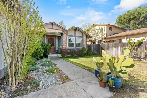 511 Sherry Dr, Ukiah, CA 95482