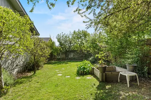 511 Sherry Dr, Ukiah, CA 95482 photo 3