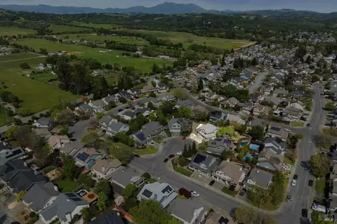 View/Area - 320 Dominic Ct, Windsor, CA 95492 photo 1 of 2