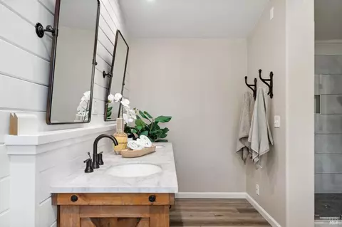 Bath - 320 Dominic Ct, Windsor, CA 95492 photo 2 of 4