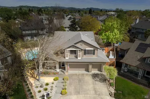 Exterior - 320 Dominic Ct, Windsor, CA 95492 photo 2 of 20