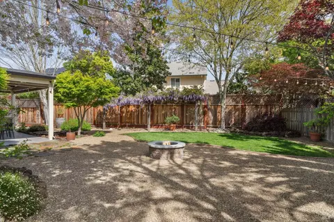 Exterior - 320 Dominic Ct, Windsor, CA 95492 photo 9 of 20