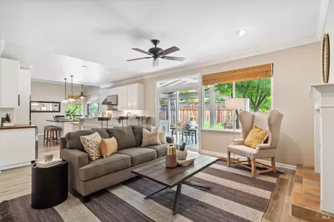 Living - 320 Dominic Ct, Windsor, CA 95492 photo 6 of 7