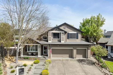 320 Dominic Ct, Windsor, CA 95492
