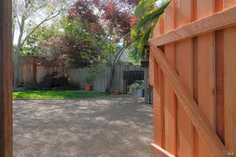Exterior - 320 Dominic Ct, Windsor, CA 95492 photo 14 of 20