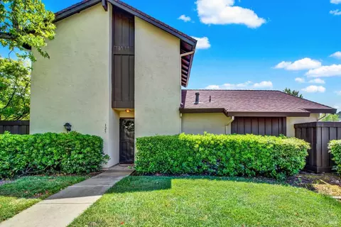 125 Fairoaks Dr, Vacaville, CA 95688