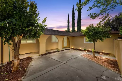 273 Holly Dr, Fairfield, CA 94533