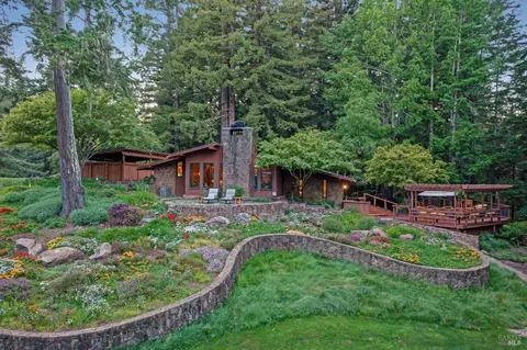 2152 Coffee Ln, Sebastopol, CA 95472