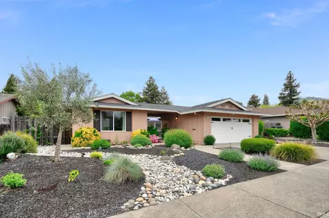 7536 Oak Leaf Dr, Santa Rosa, CA 95409