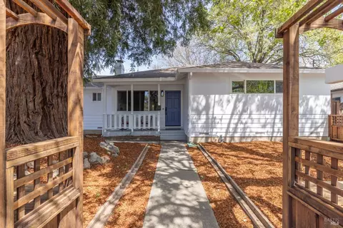 762 Alaska Dr, Santa Rosa, CA 95405
