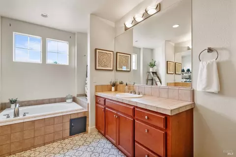 Bath - 507 Sauvignon Pl, Windsor, CA 95492 photo 6 of 8