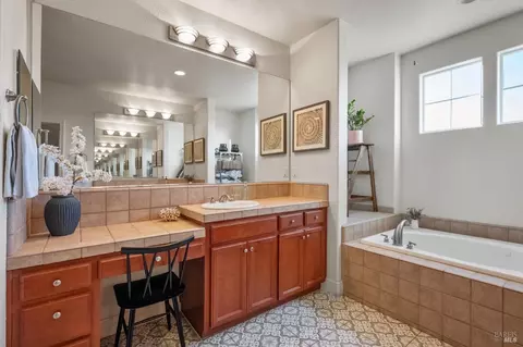 Bath - 507 Sauvignon Pl, Windsor, CA 95492 photo 5 of 8