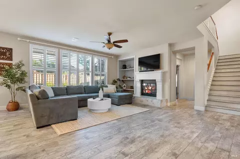 Living - 507 Sauvignon Pl, Windsor, CA 95492 photo 1 of 2