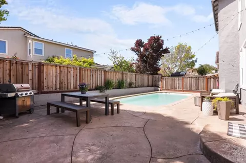 Exterior - 507 Sauvignon Pl, Windsor, CA 95492 photo 8 of 13