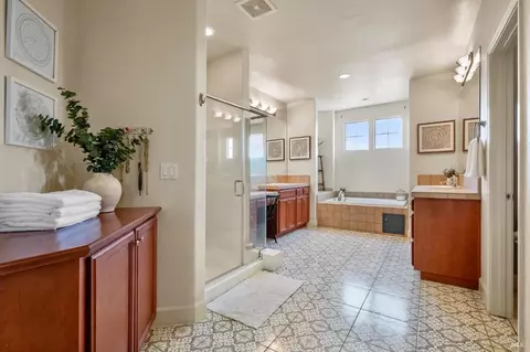 Bath - 507 Sauvignon Pl, Windsor, CA 95492 photo 2 of 8