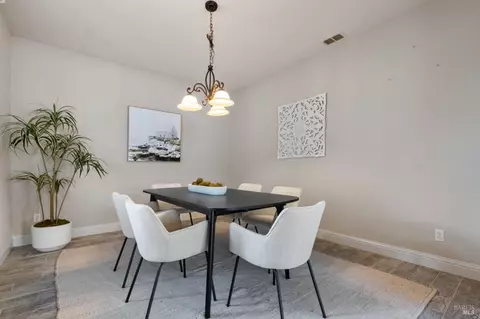 Dining - 507 Sauvignon Pl, Windsor, CA 95492 photo 3 of 4